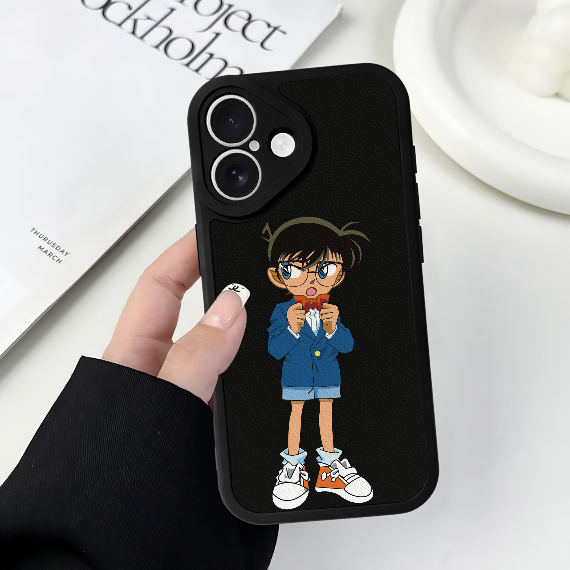 （画像用） 名探偵コナン 江戸川 コナン Detective Conan Conan Edogawa 【iPhone 16シリーズ対応】シリコンスマホケース（レザー調） 材質：シリコン